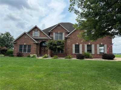 Home For Sale in Columbia, Illinois