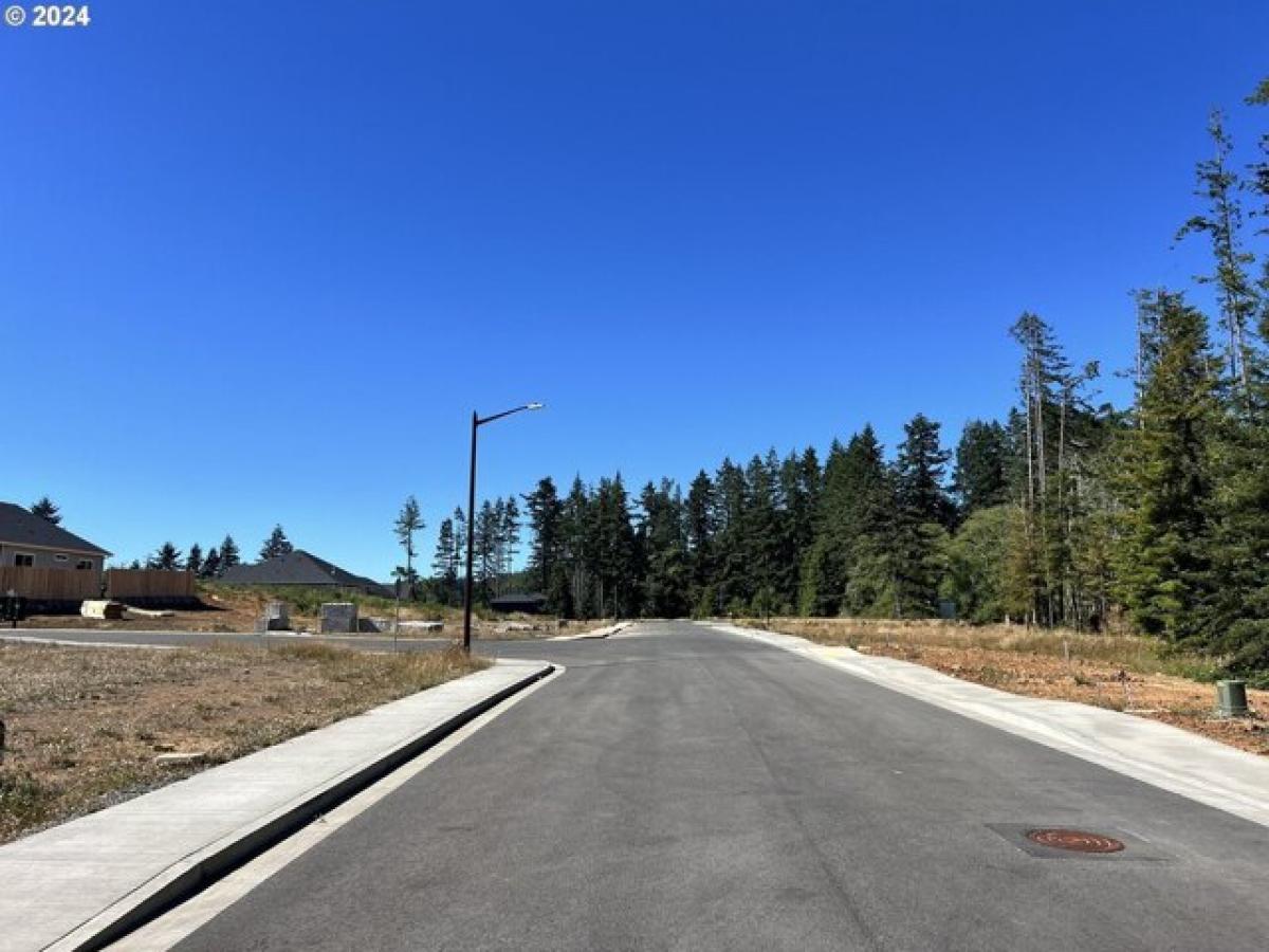 Picture of Residential Land For Sale in Brookings, Oregon, United States