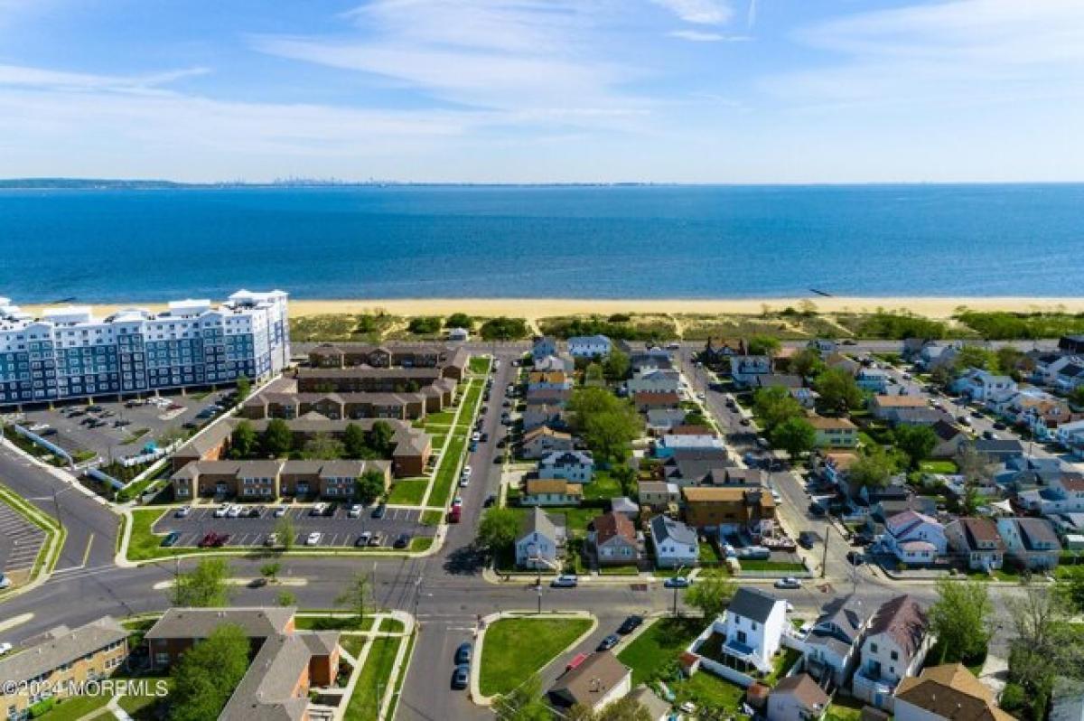 Picture of Home For Sale in Keansburg, New Jersey, United States