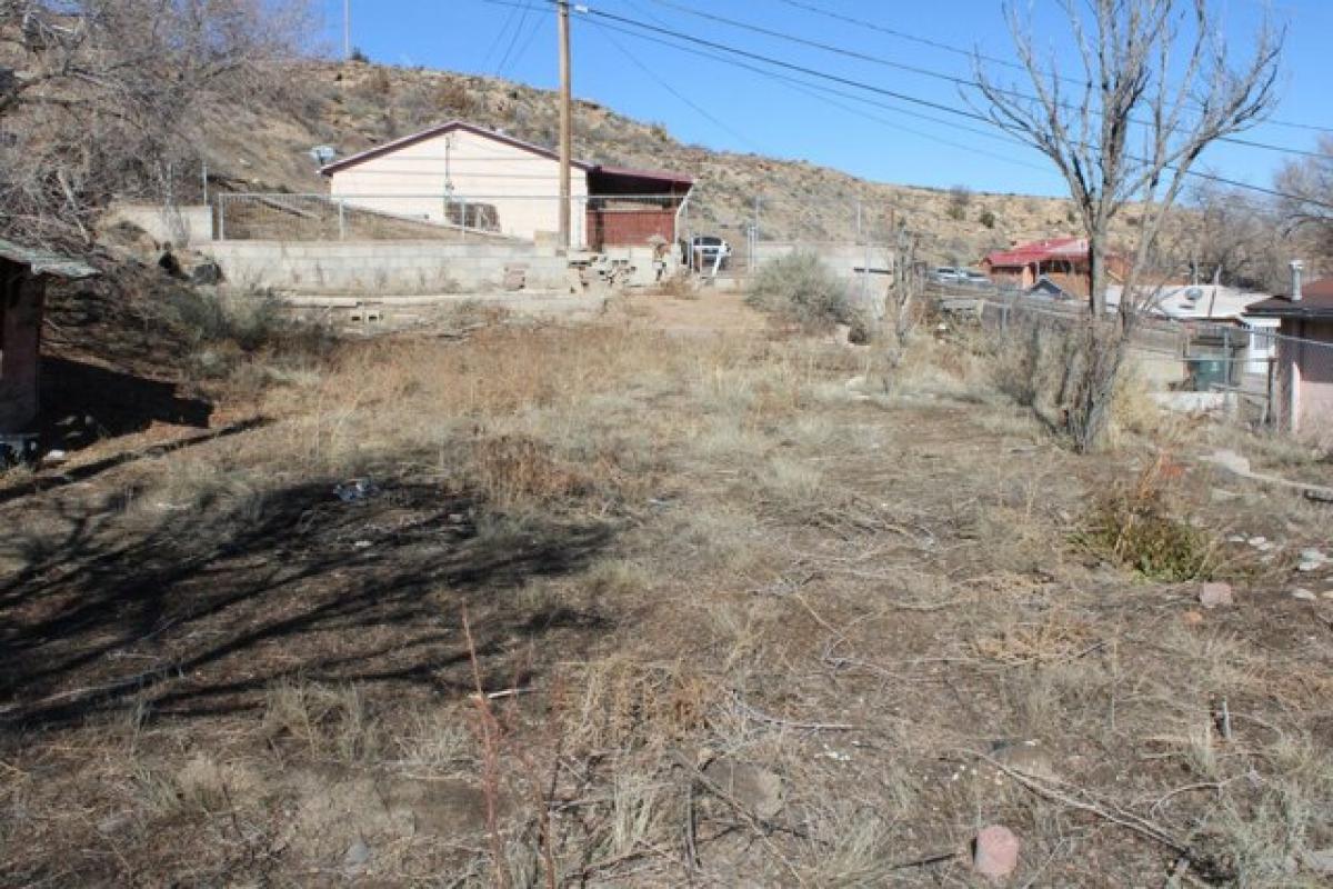 Picture of Home For Sale in Gallup, New Mexico, United States