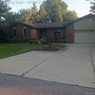 Home For Sale in Fraser, Michigan