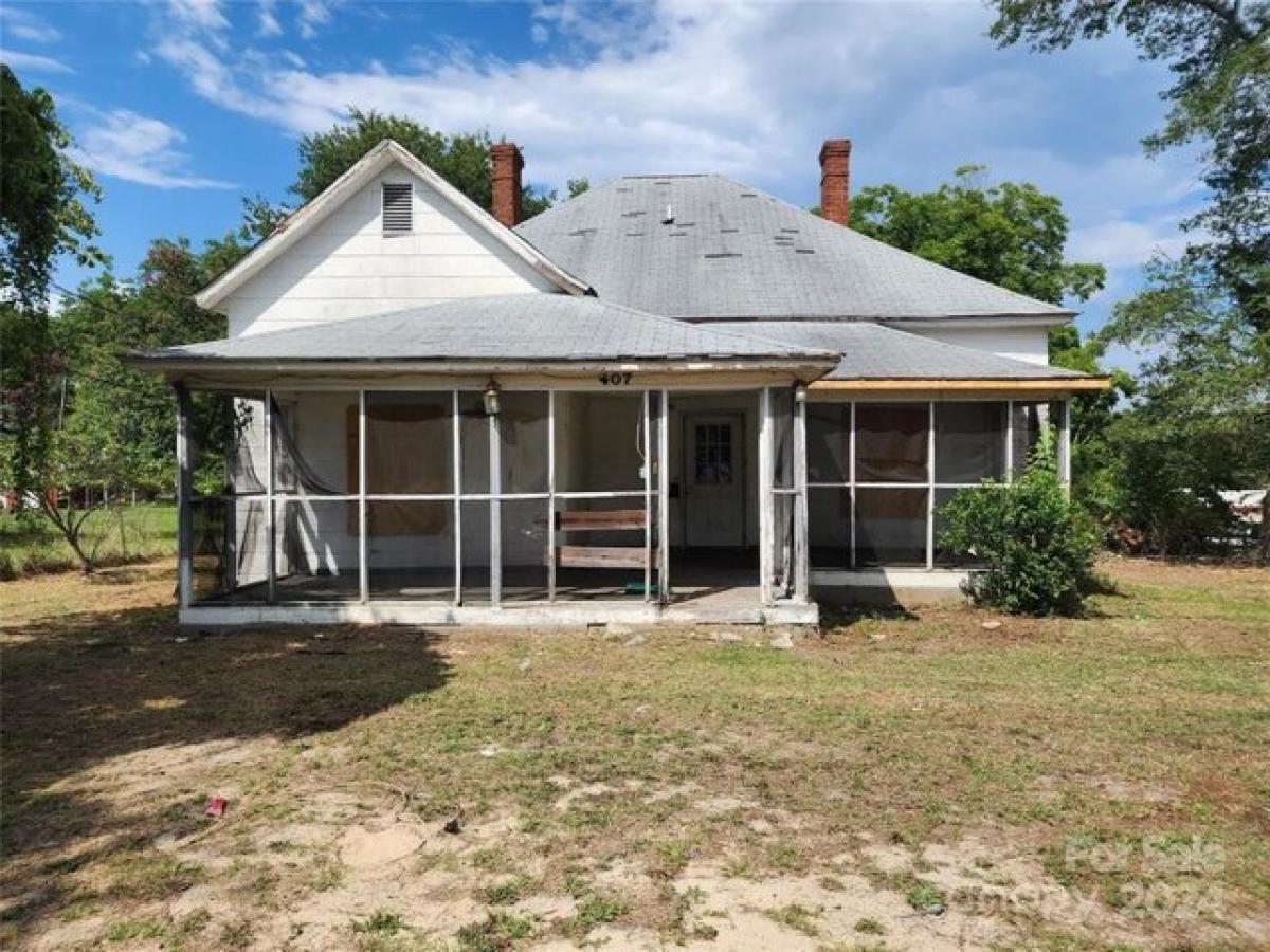 Picture of Home For Sale in Great Falls, South Carolina, United States