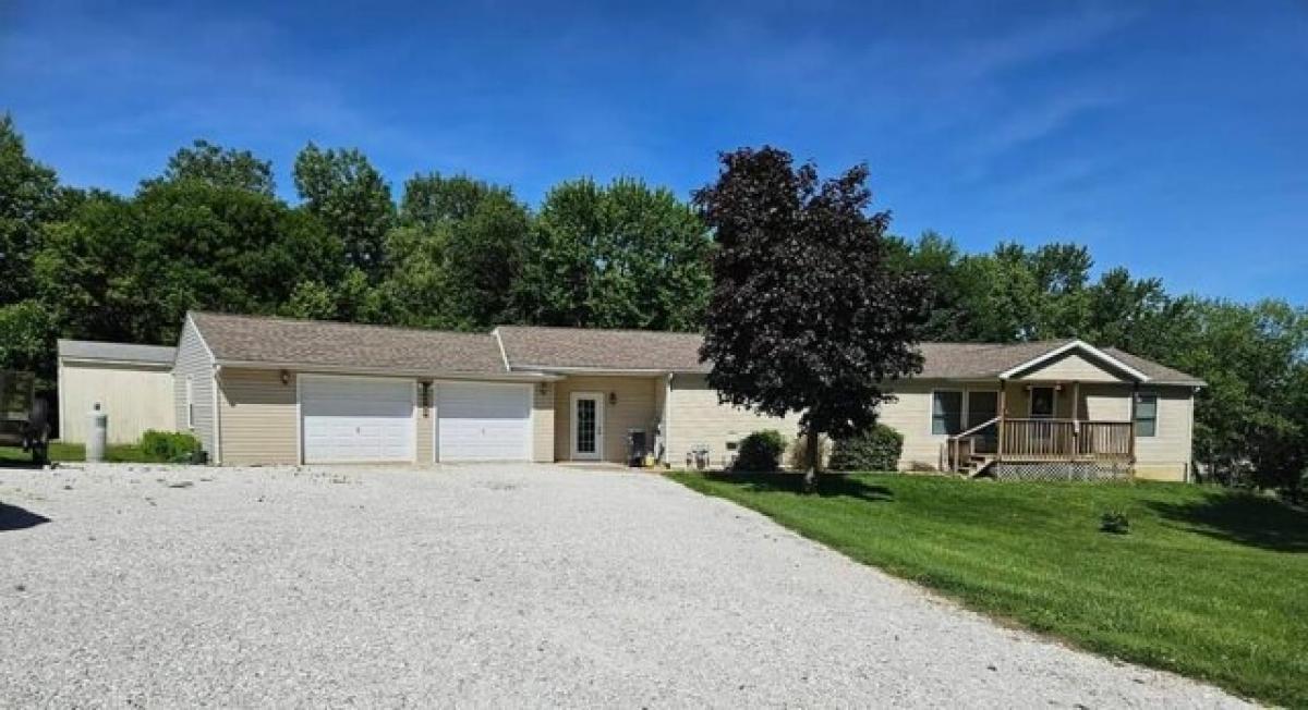 Picture of Home For Sale in Barry, Illinois, United States