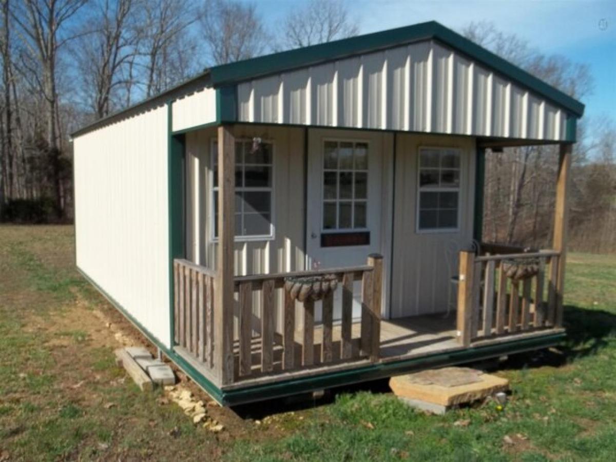 Picture of Home For Sale in Westmoreland, Tennessee, United States