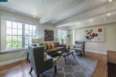 Home For Sale in Orinda, California