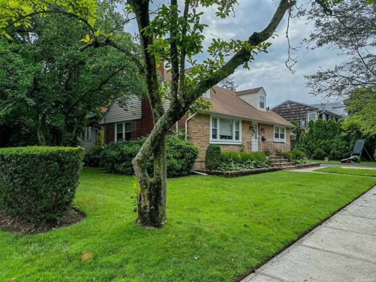 Picture of Home For Rent in Manhasset, New York, United States