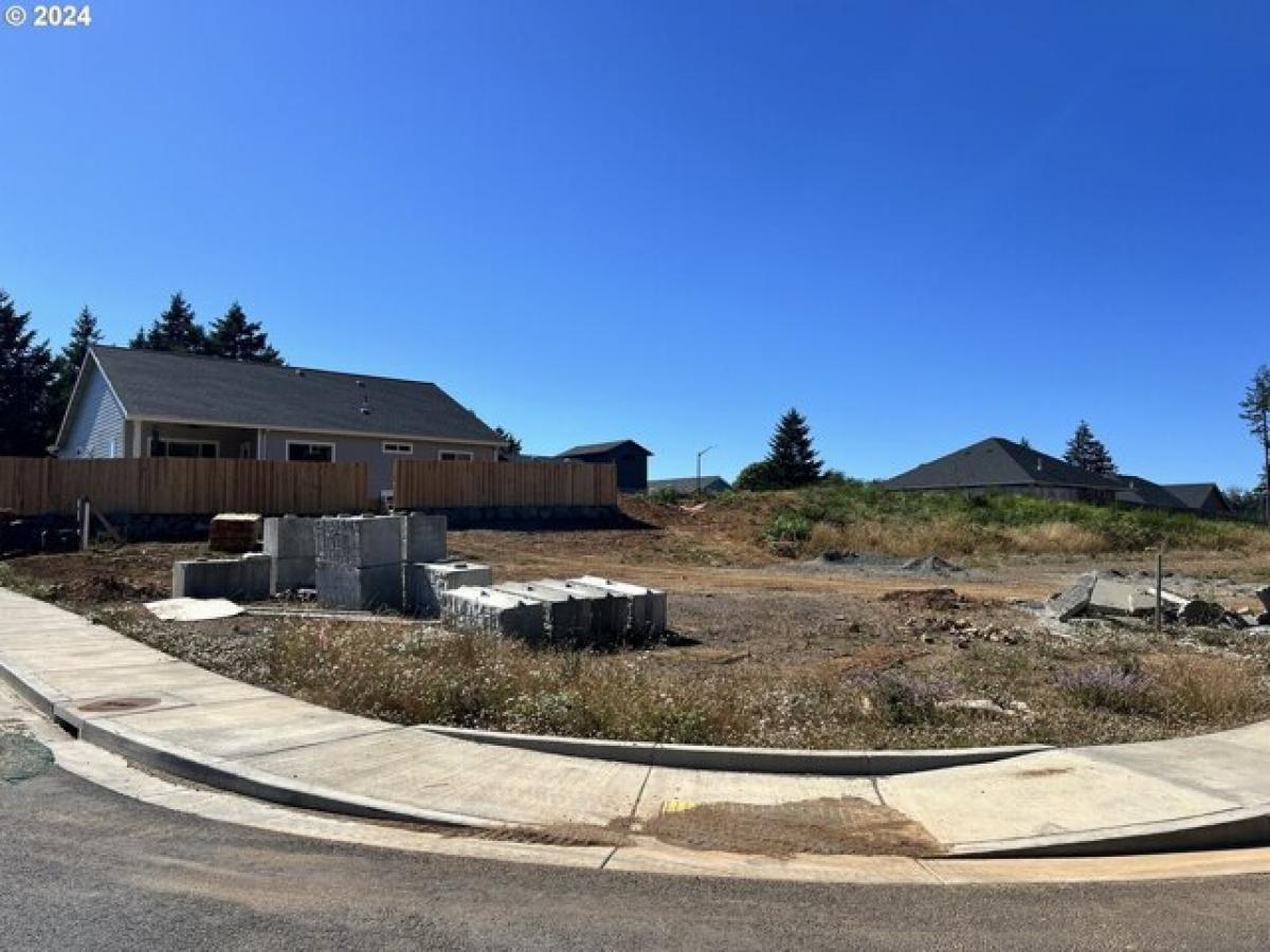 Picture of Residential Land For Sale in Brookings, Oregon, United States