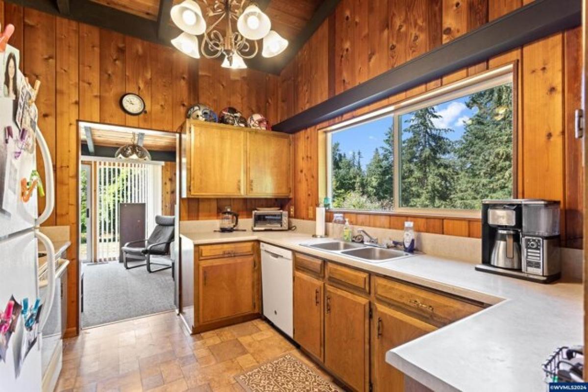 Picture of Home For Sale in Silverton, Oregon, United States