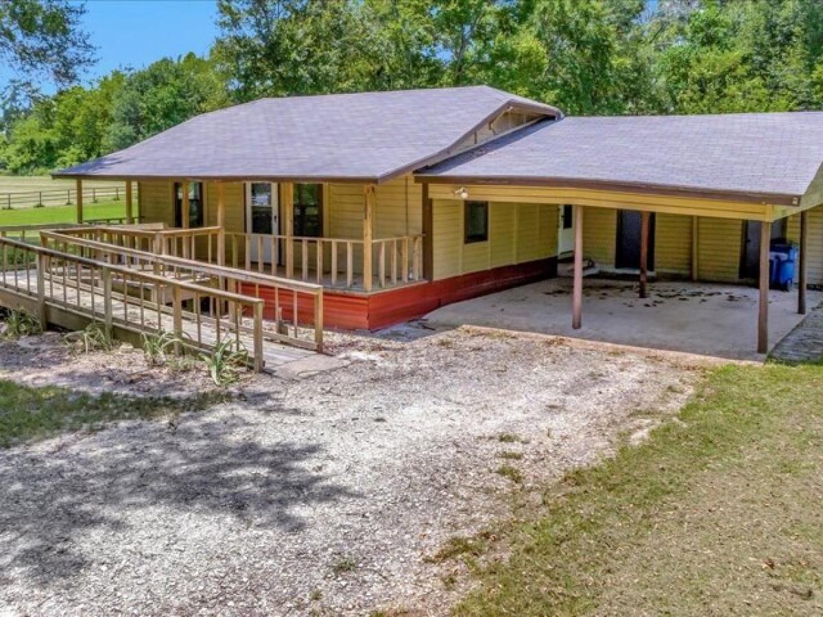 Picture of Home For Sale in Diboll, Texas, United States