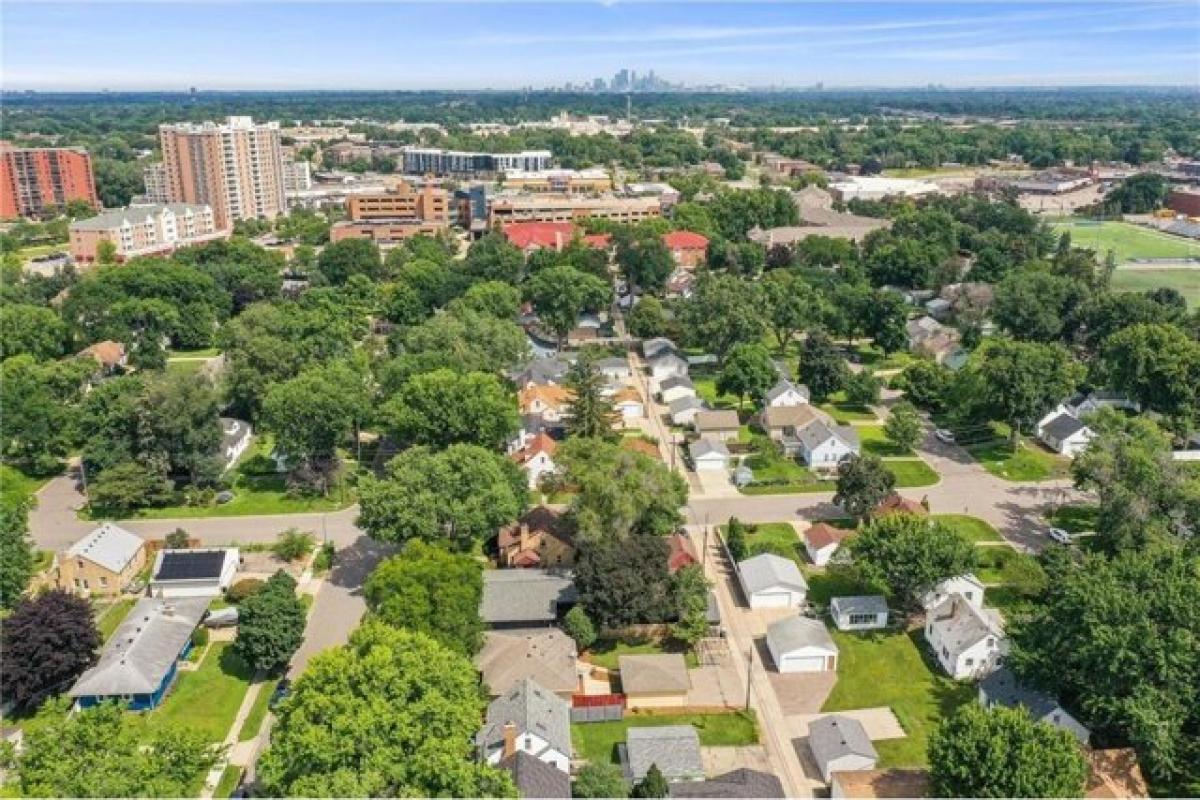 Picture of Home For Sale in Richfield, Minnesota, United States