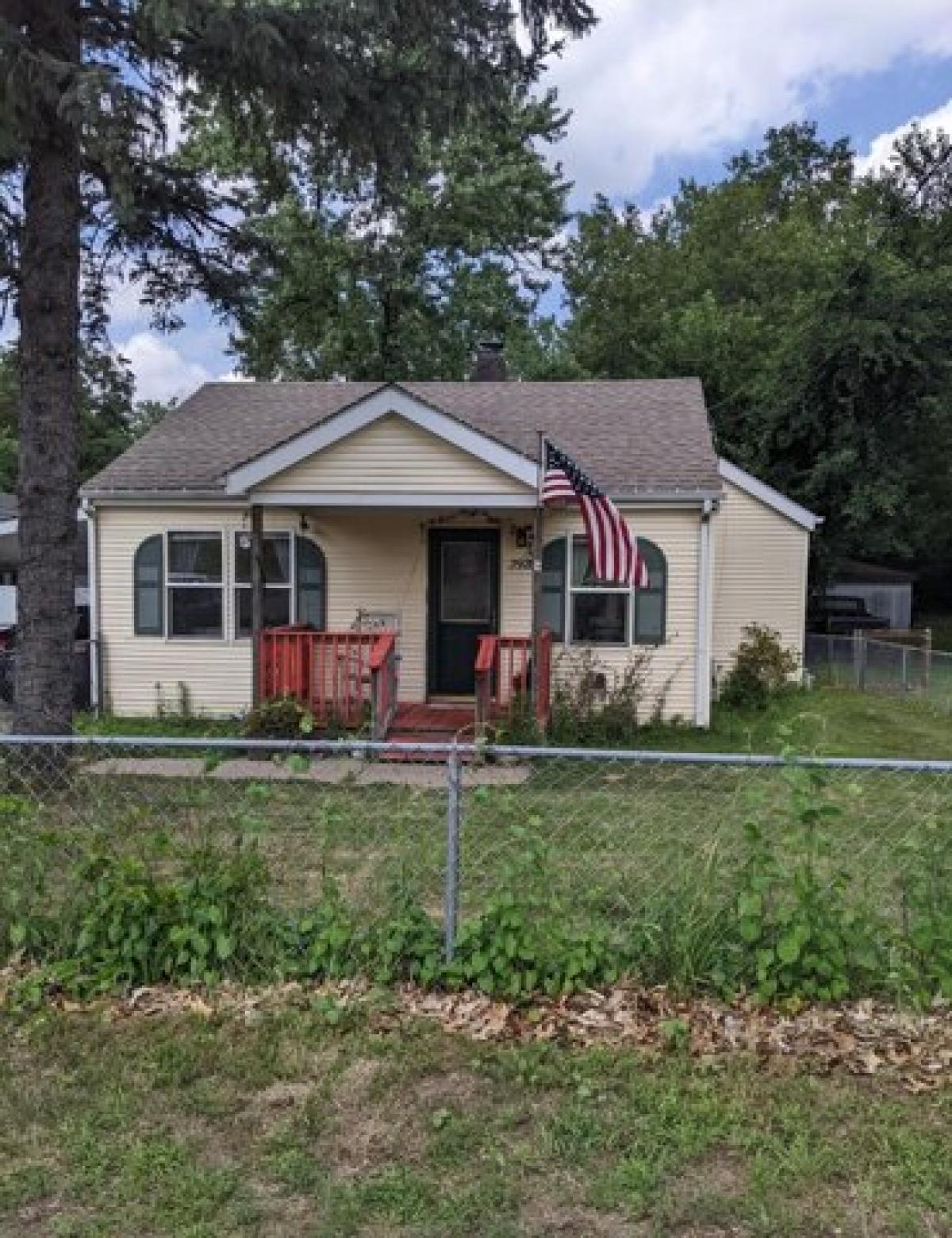 Picture of Home For Sale in Lake Station, Indiana, United States