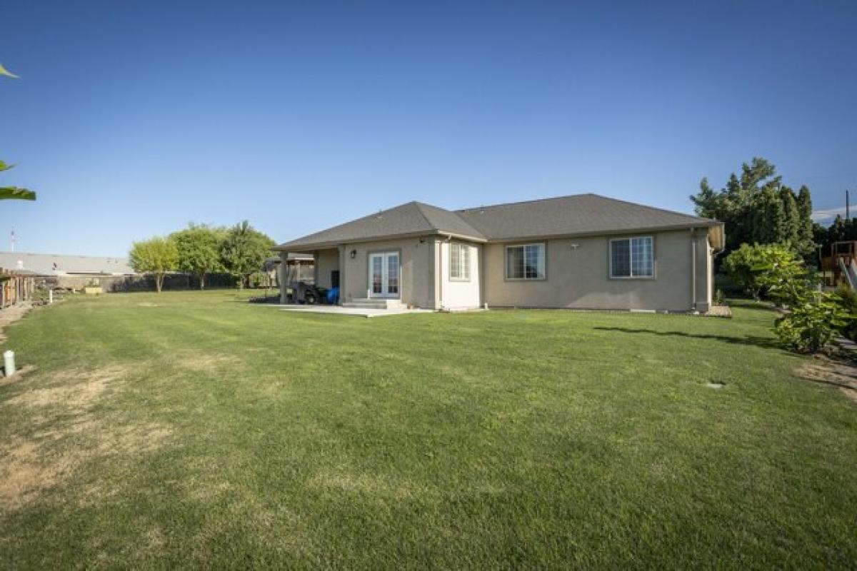 Picture of Home For Sale in Sunnyside, Washington, United States