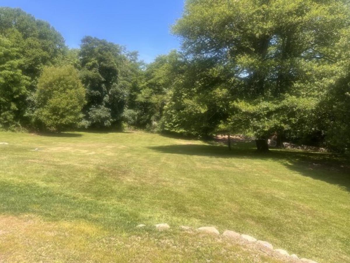 Picture of Home For Sale in West Barnstable, Massachusetts, United States