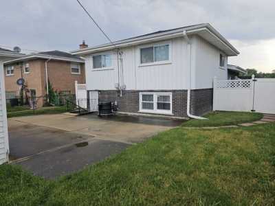 Home For Sale in Dolton, Illinois