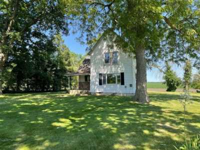 Home For Sale in Watseka, Illinois