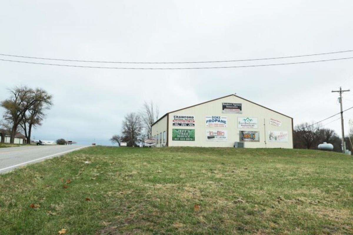 Picture of Home For Sale in Pittsburg, Missouri, United States