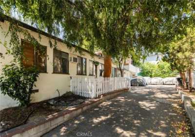 Home For Sale in Montrose, California