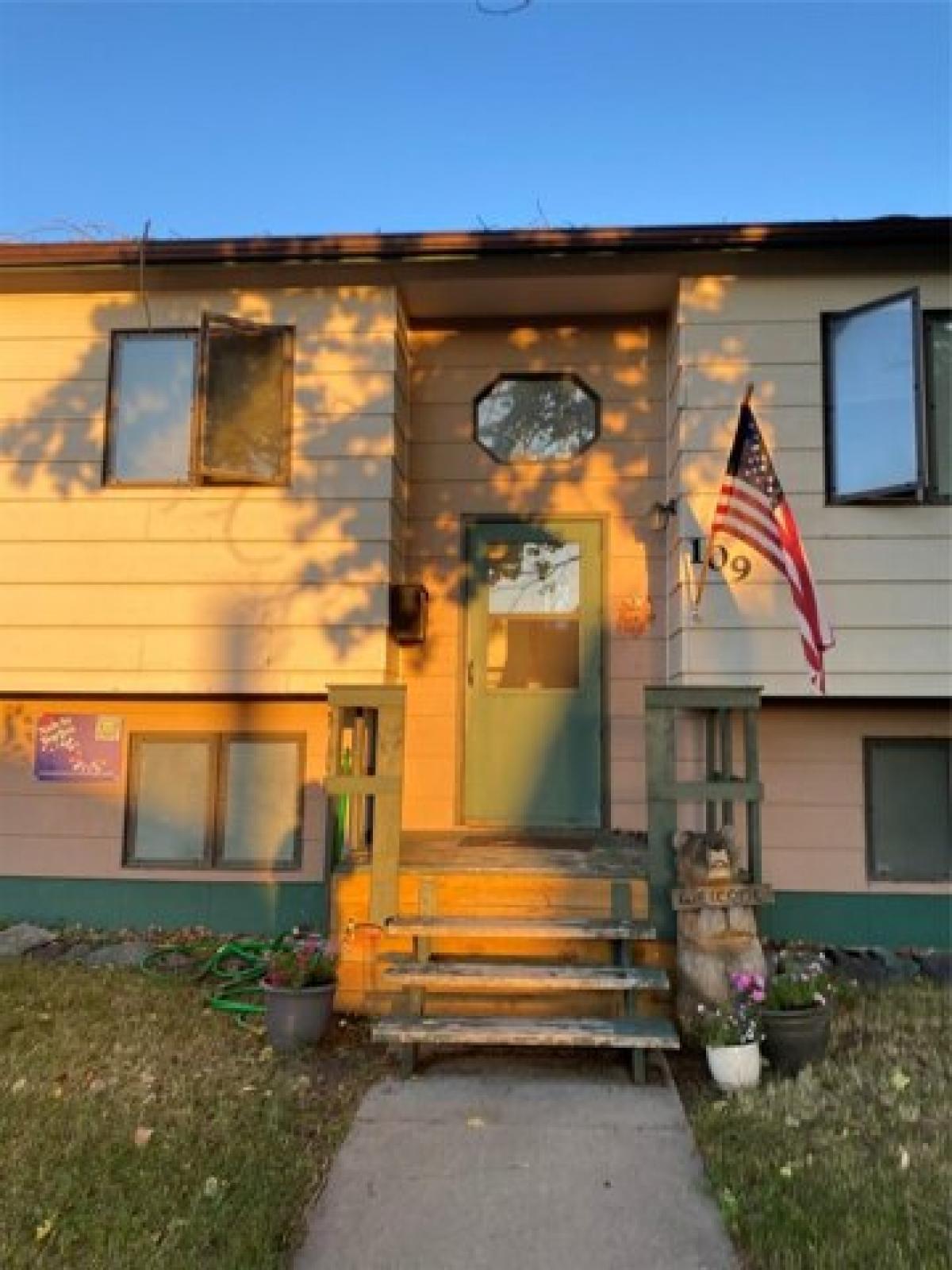 Picture of Home For Sale in Cut Bank, Montana, United States