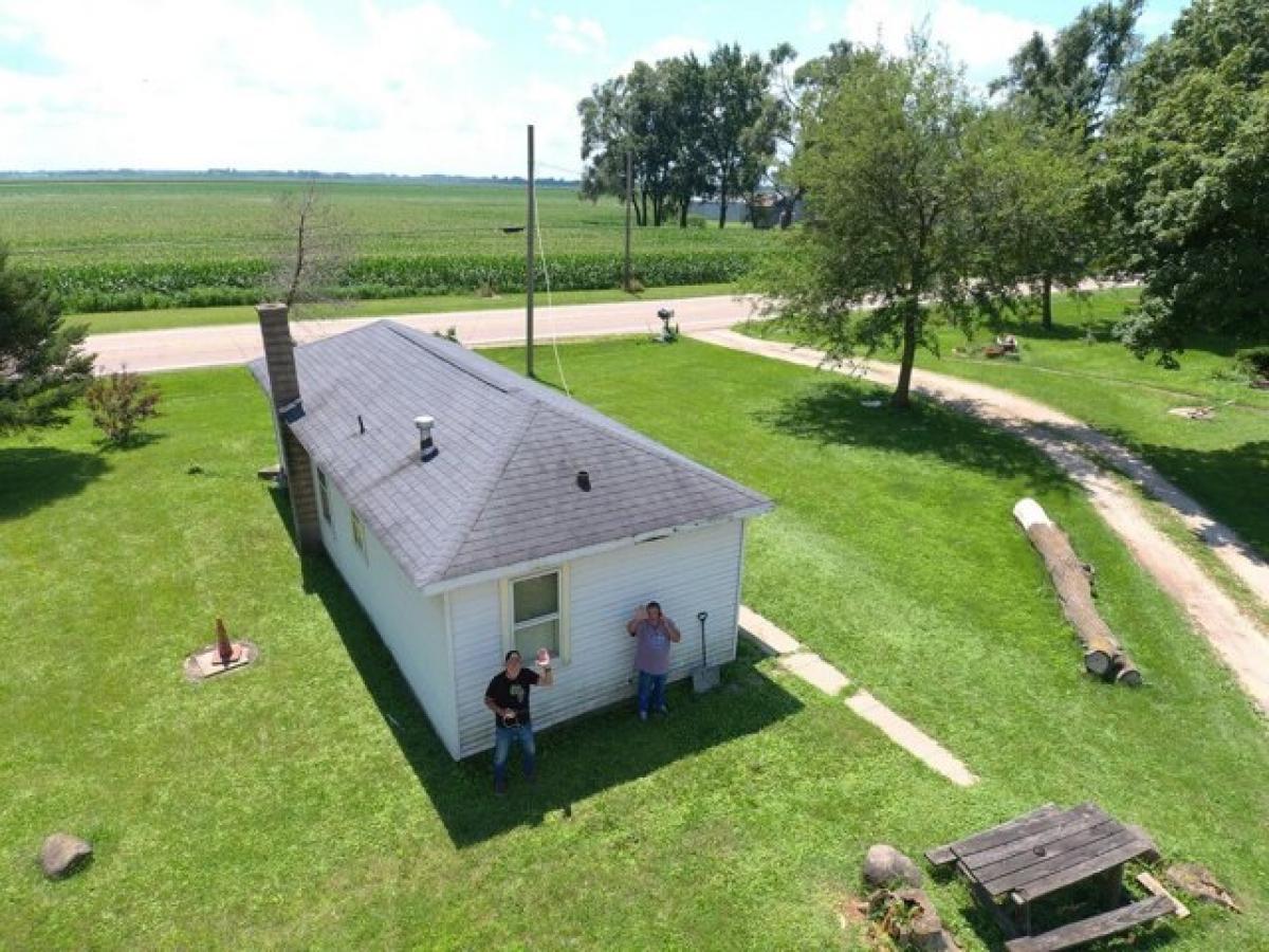 Picture of Home For Sale in Marengo, Illinois, United States