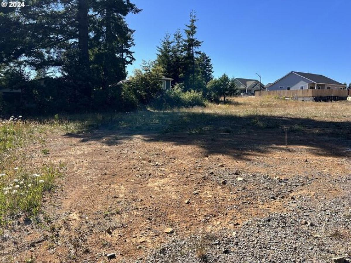 Picture of Residential Land For Sale in Brookings, Oregon, United States