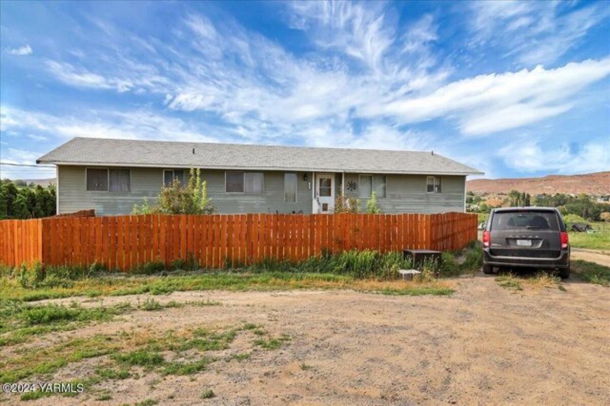 Picture of Home For Sale in Selah, Washington, United States