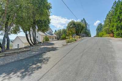 Home For Sale in Applegate, California