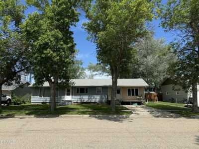 Home For Sale in Crosby, North Dakota