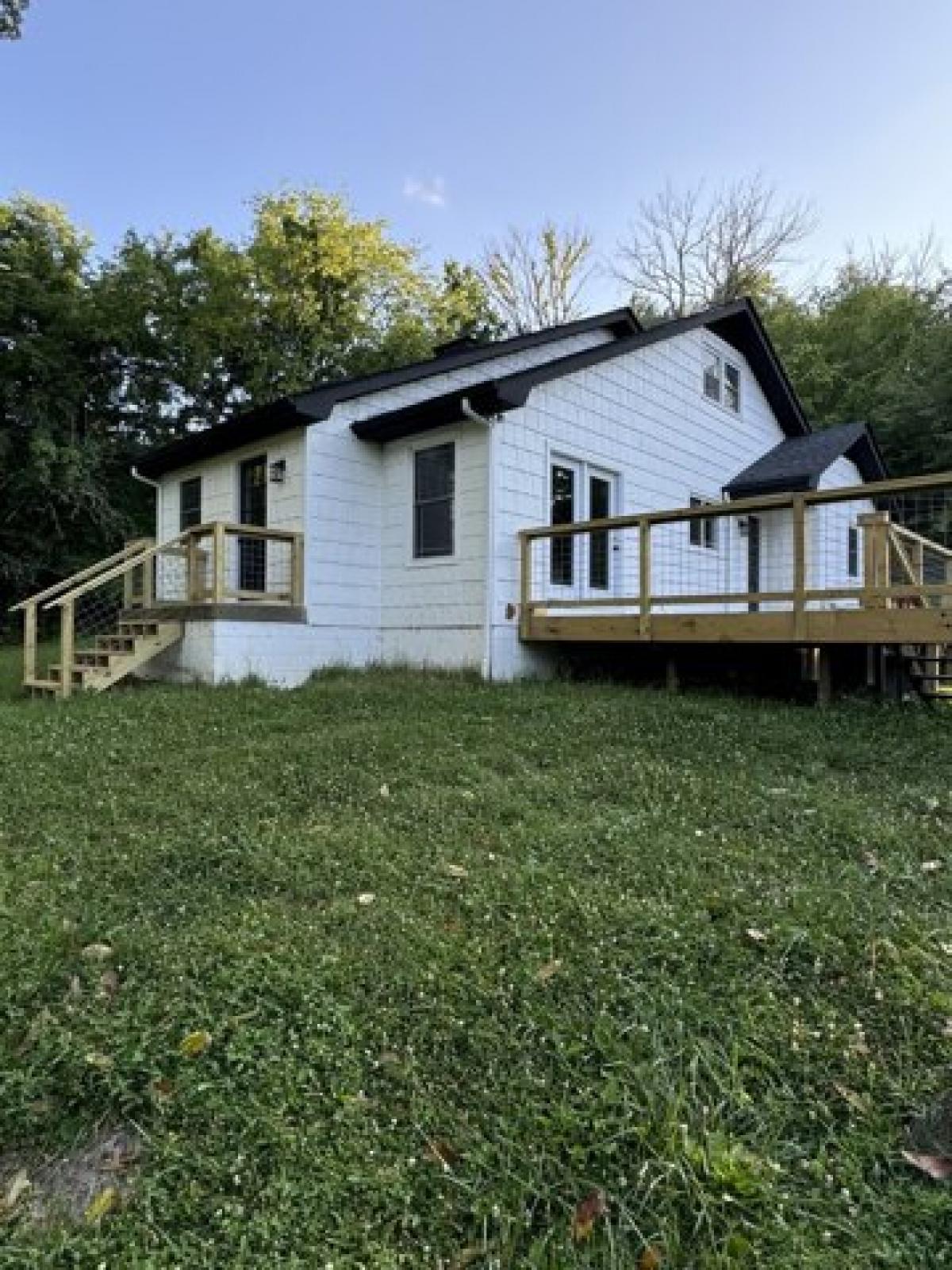 Picture of Home For Sale in Pleasant Shade, Tennessee, United States