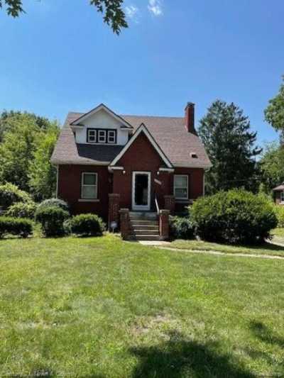 Home For Sale in Romulus, Michigan