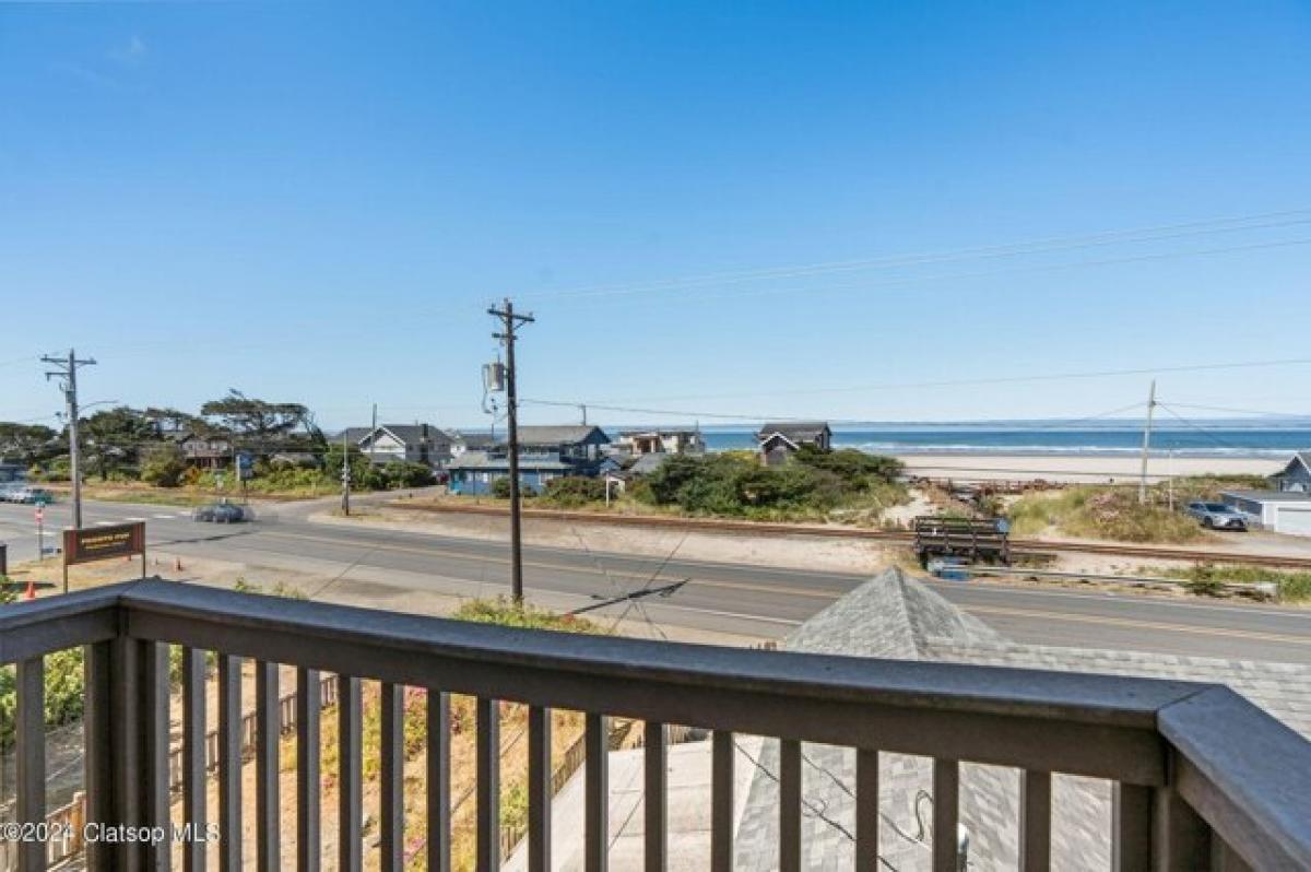 Picture of Home For Sale in Rockaway Beach, Oregon, United States