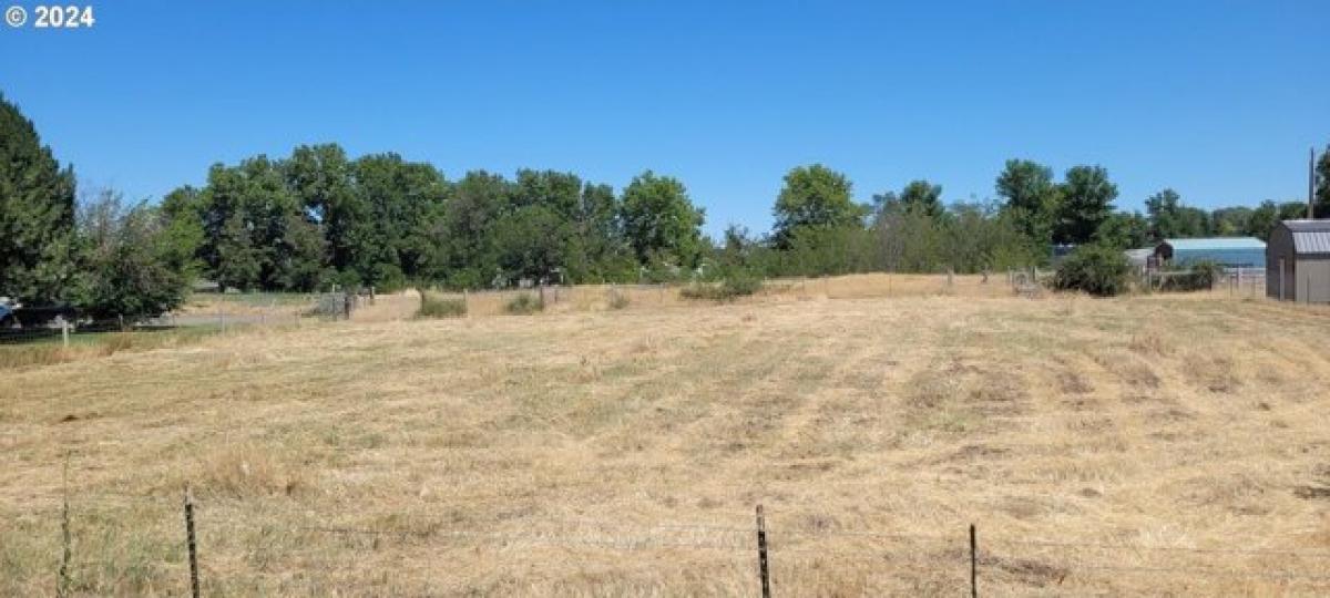 Picture of Residential Land For Sale in Hermiston, Oregon, United States