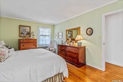 Home For Sale in Douglaston, New York