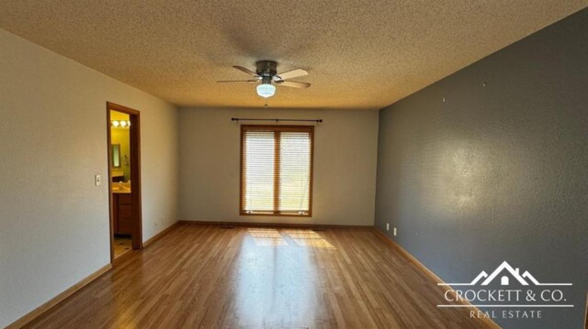 Picture of Home For Sale in Dodge City, Kansas, United States