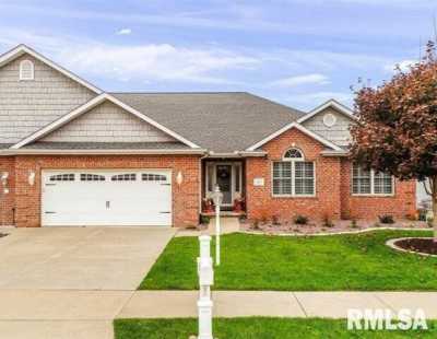 Home For Sale in Pekin, Illinois