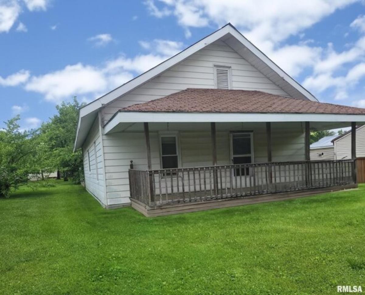 Picture of Home For Sale in Newton, Illinois, United States