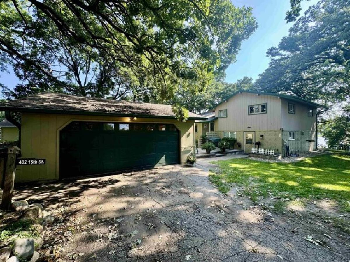 Picture of Home For Sale in Spirit Lake, Iowa, United States