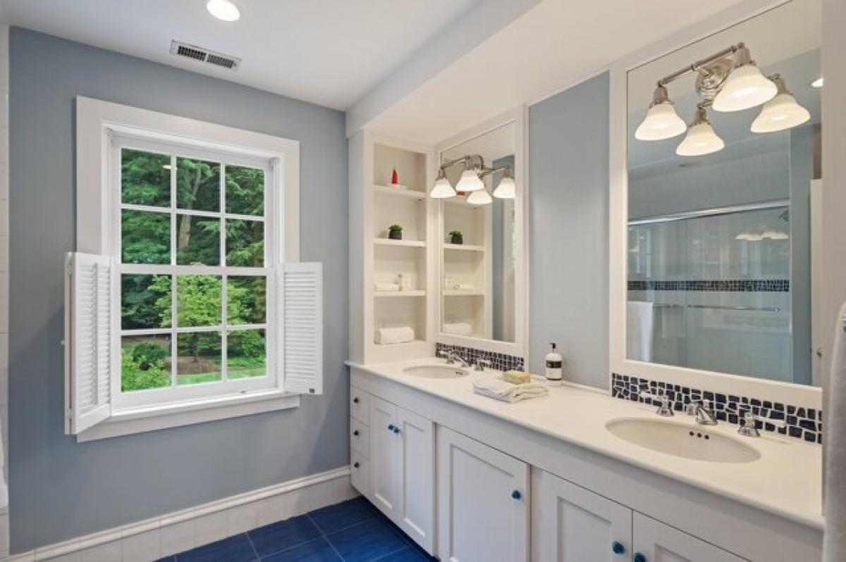 Picture of Home For Sale in Darien, Connecticut, United States