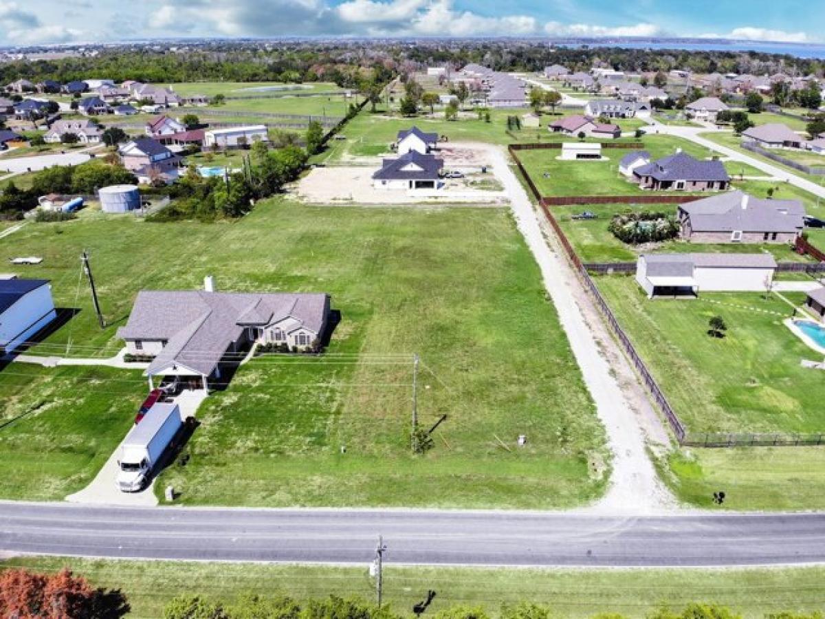 Picture of Residential Land For Sale in Beach City, Texas, United States