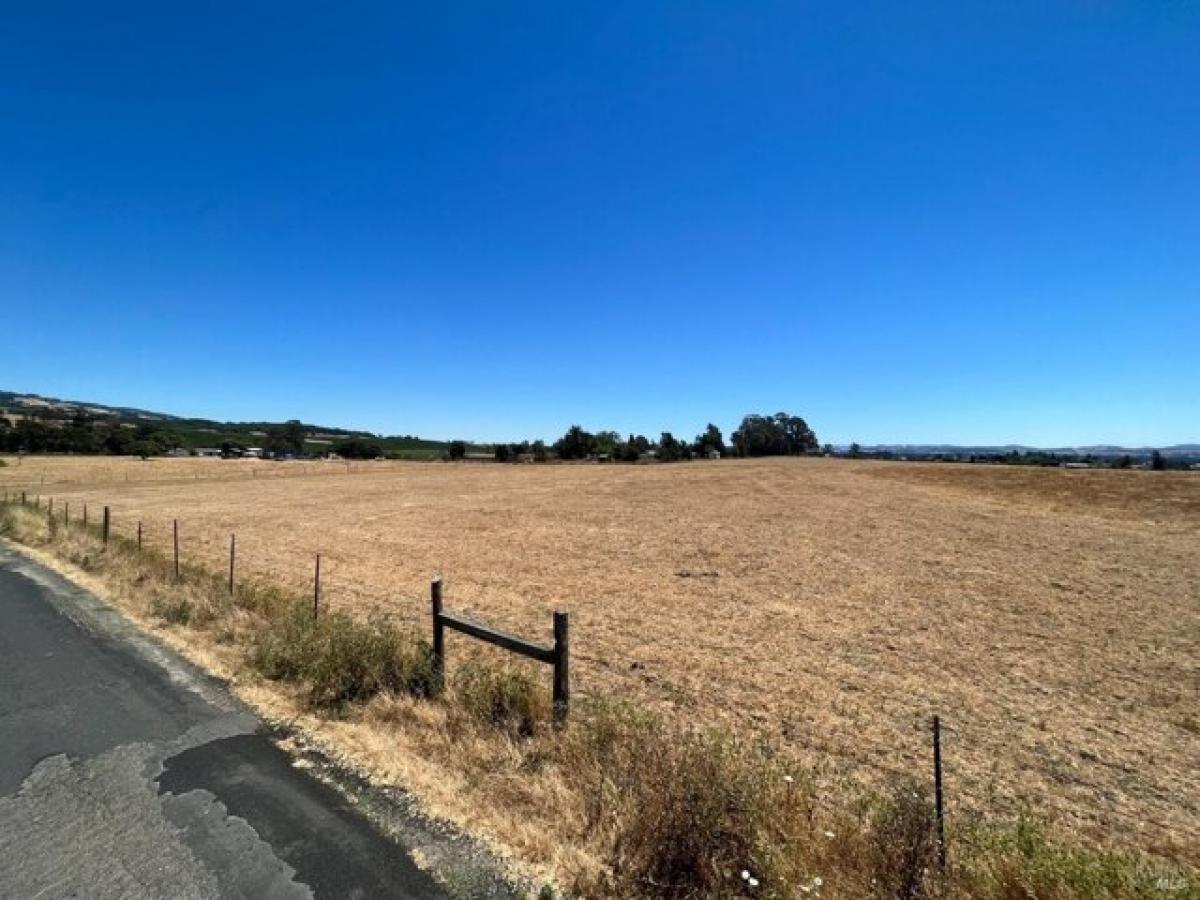 Picture of Residential Land For Sale in Penngrove, California, United States