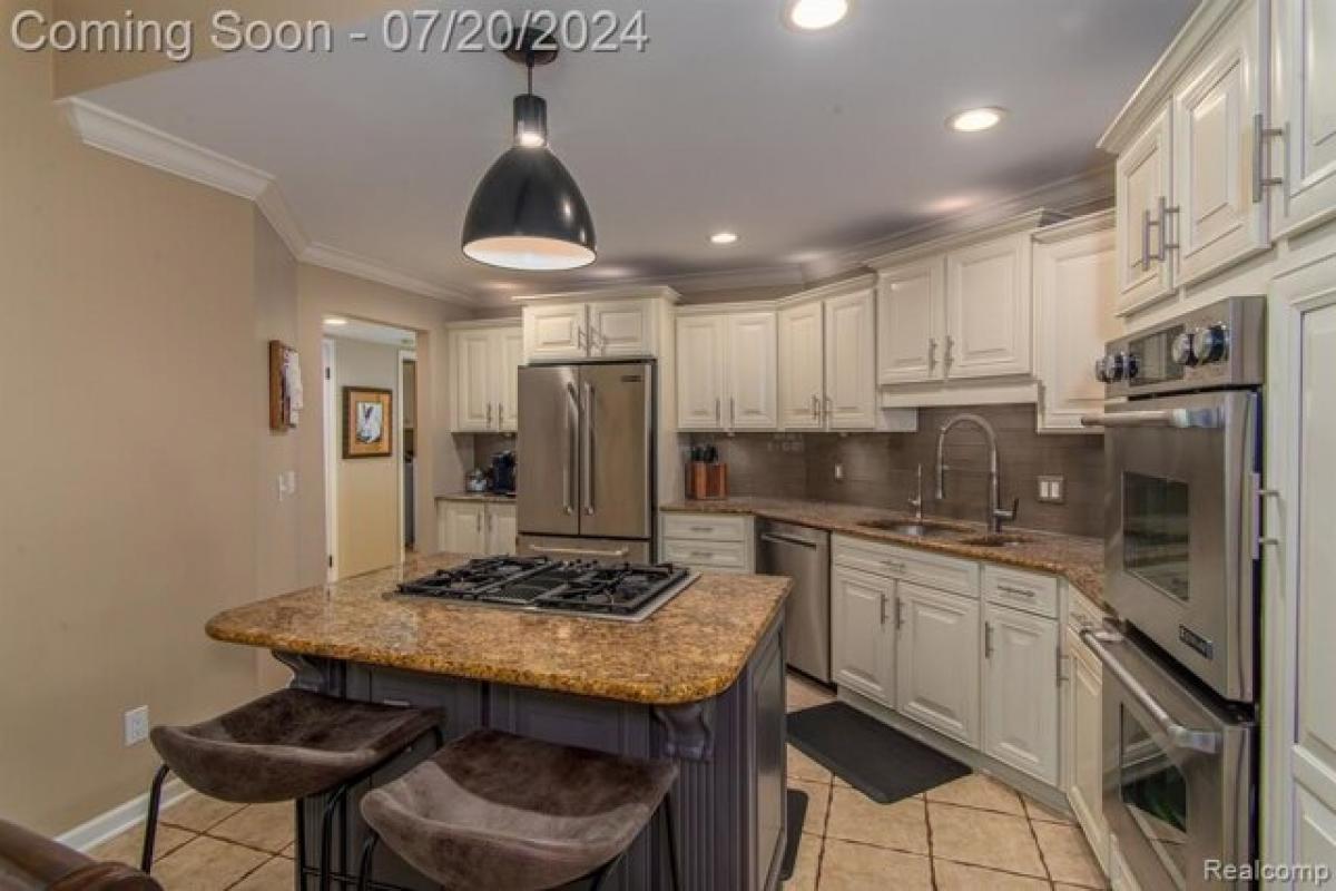 Picture of Home For Sale in Fenton, Michigan, United States