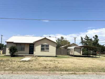 Home For Sale in Hale Center, Texas