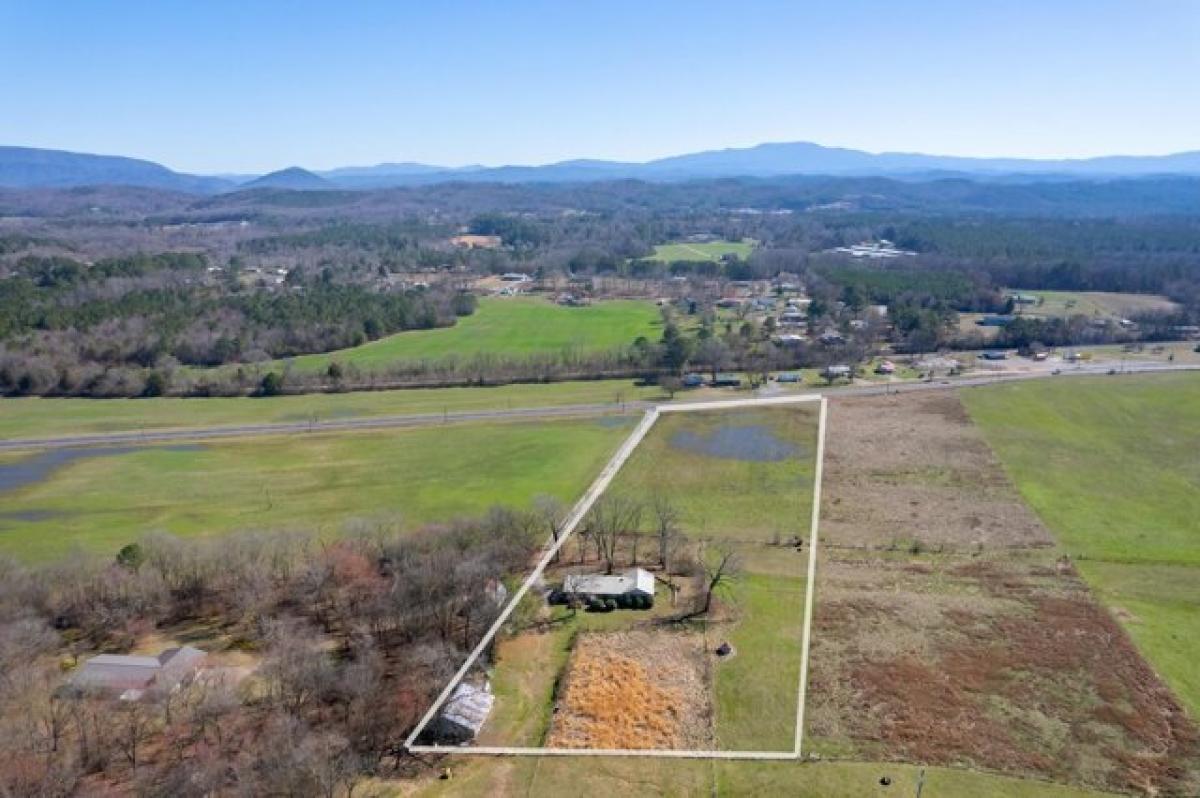 Picture of Home For Sale in Old Fort, Tennessee, United States