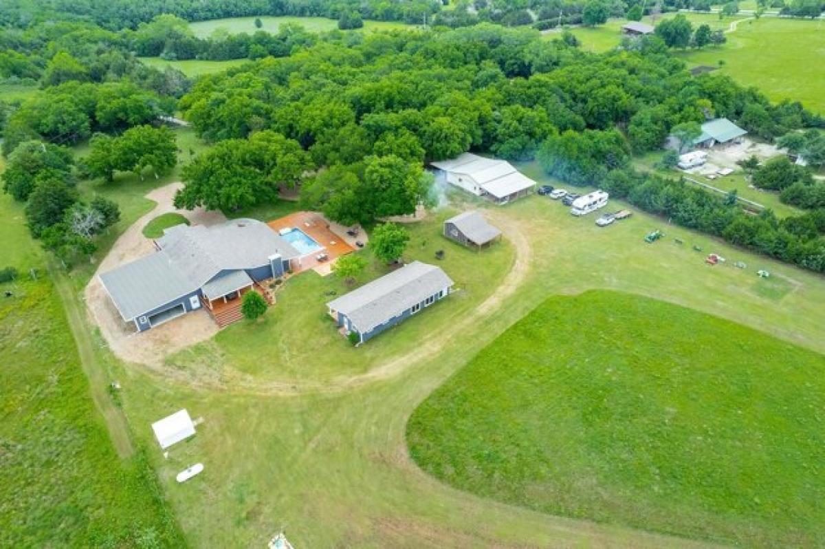 Picture of Home For Sale in Augusta, Kansas, United States