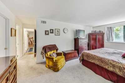 Home For Sale in Oakbrook Terrace, Illinois