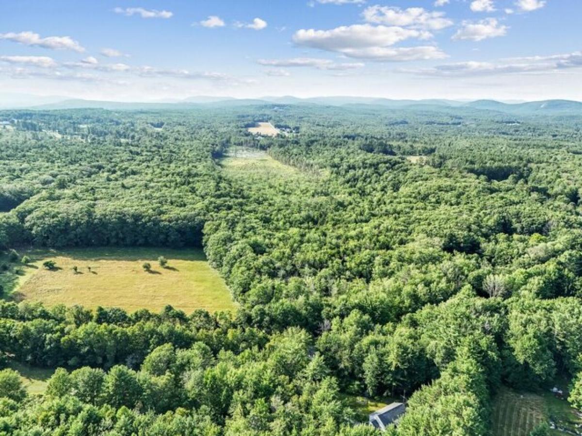 Picture of Home For Sale in Bridgton, Maine, United States