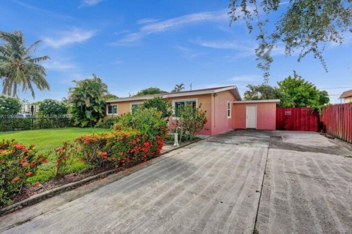 Picture of Home For Sale in Lake Park, Florida, United States