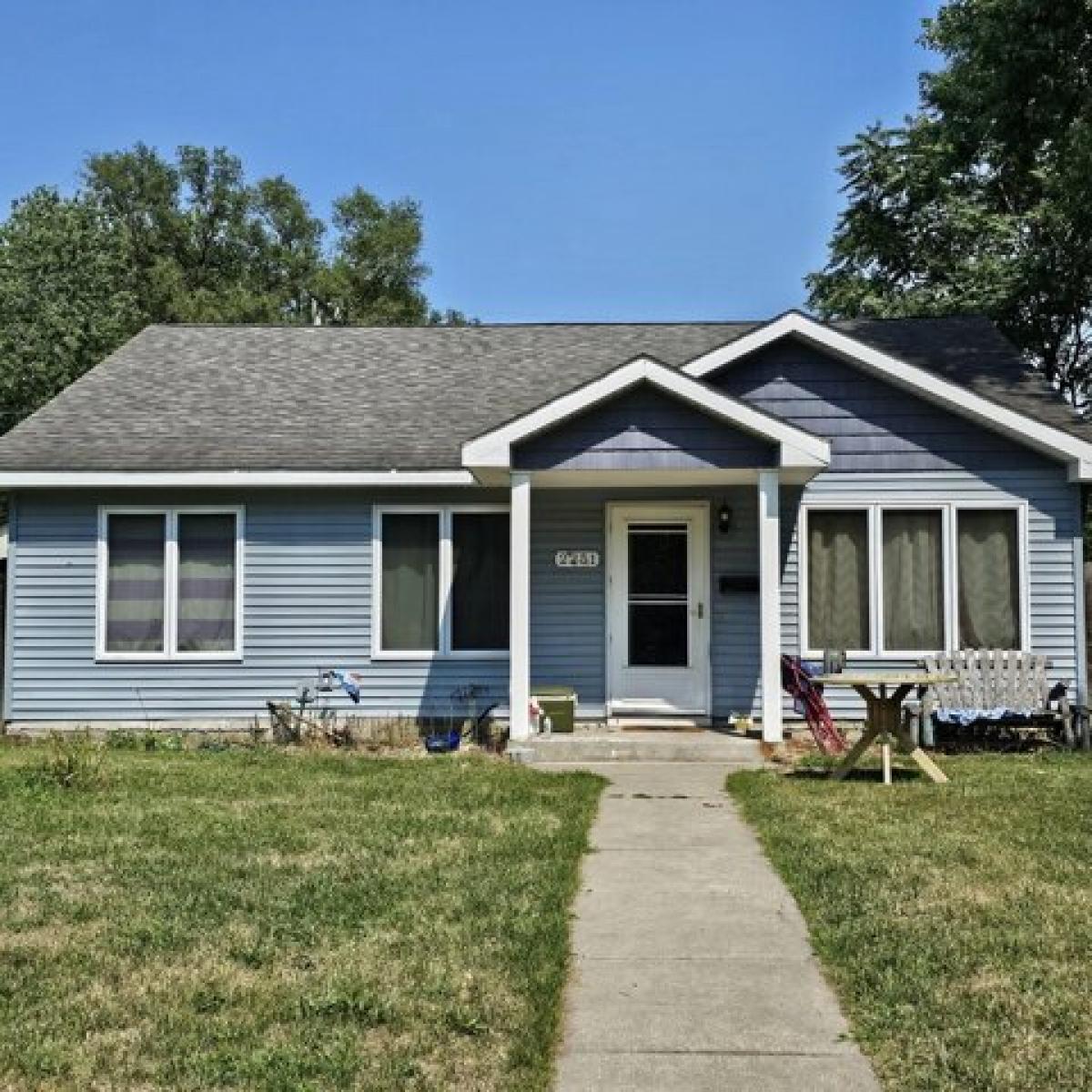 Picture of Home For Sale in Lake Station, Indiana, United States