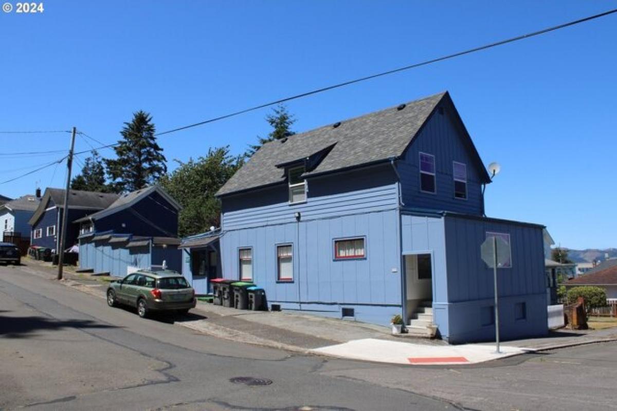 Picture of Home For Sale in Astoria, Oregon, United States