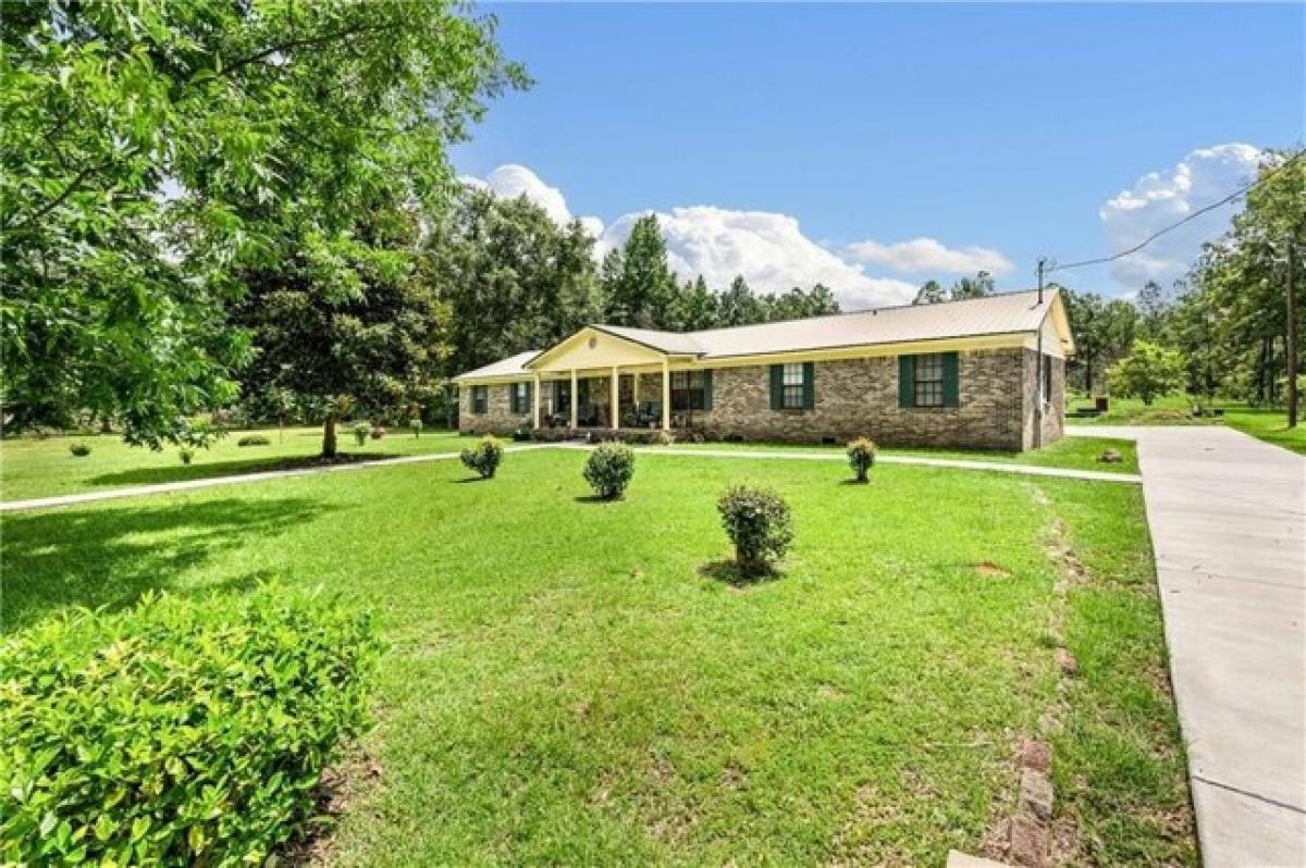 Picture of Home For Sale in Axis, Alabama, United States