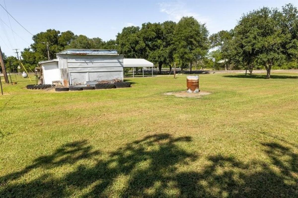 Picture of Residential Land For Sale in Dime Box, Texas, United States